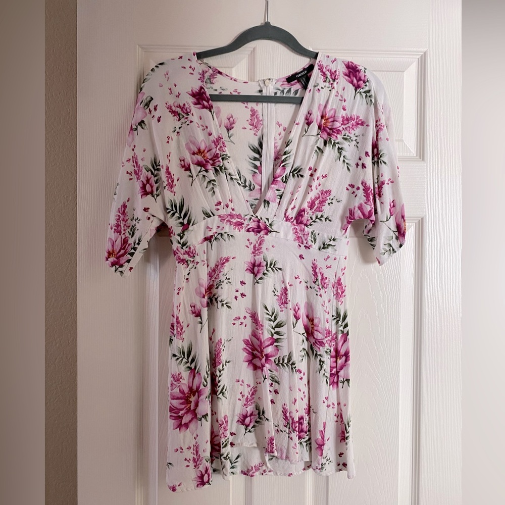 Forever 21 short floral dress size M